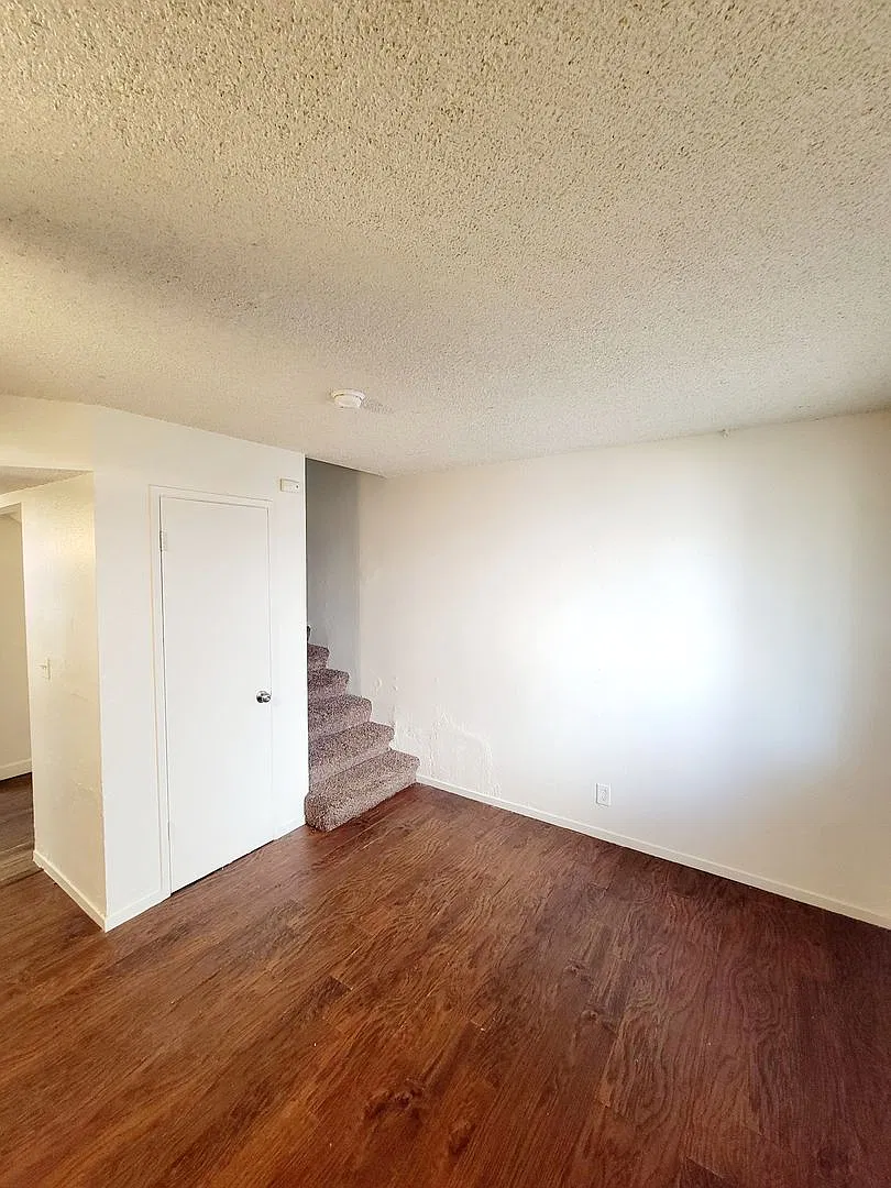 3308 E Olive Ave — Photo 3