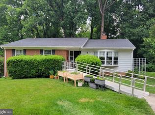 10104 Scout Dr, Fairfax, VA 22030