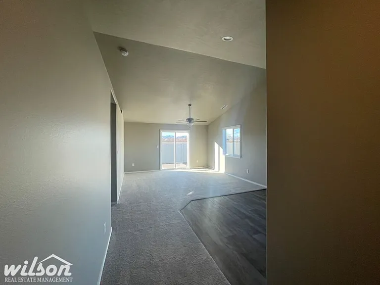 1912 S 62nd Ave — Photo 2