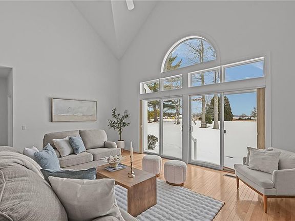 3rd image of 60 Woods Way