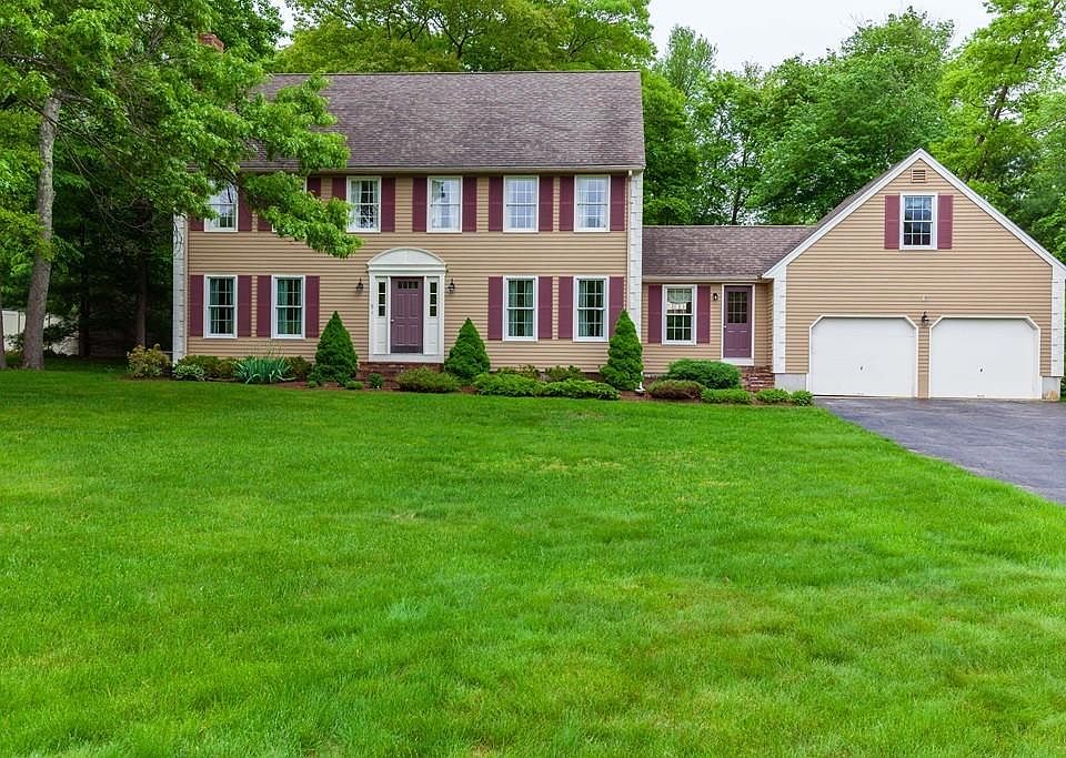 1st image of 5 Hillington Dr