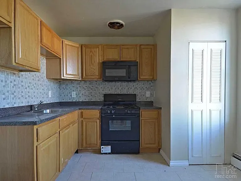 2 bed, $1,600 — Photo 4