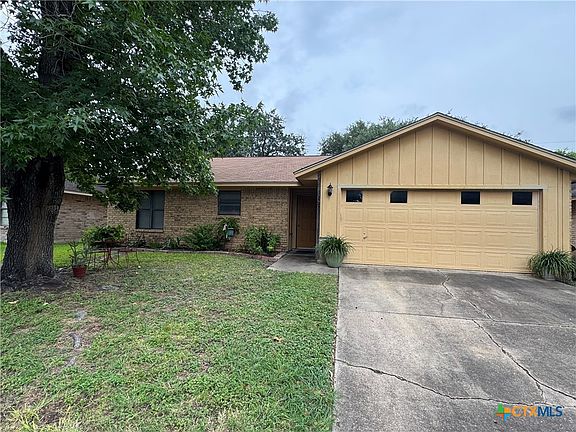 2nd image of 202 Vanessa Ln