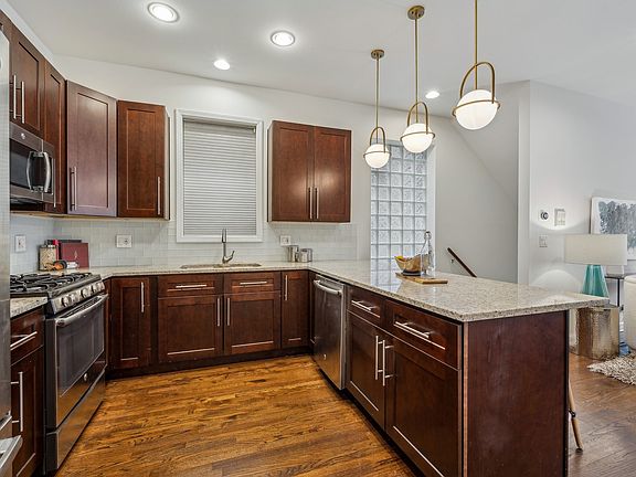 5th image of 1058 N Hermitage Ave #1