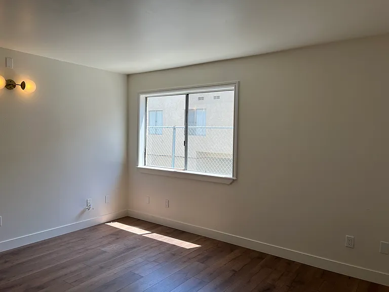 18408 Hatteras St — Photo 7