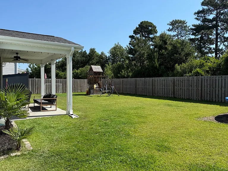 1444 Eastbourne Dr — Photo 42
