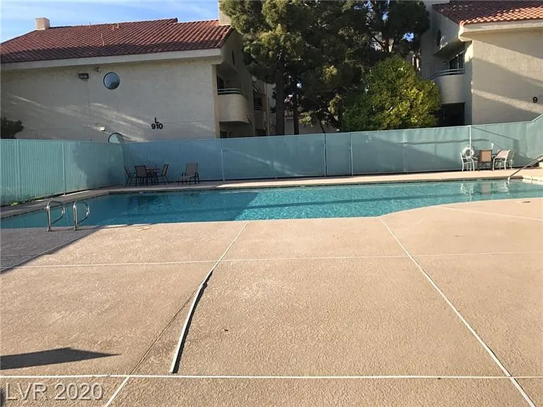 930 N Sloan Ln #203C — Photo 18