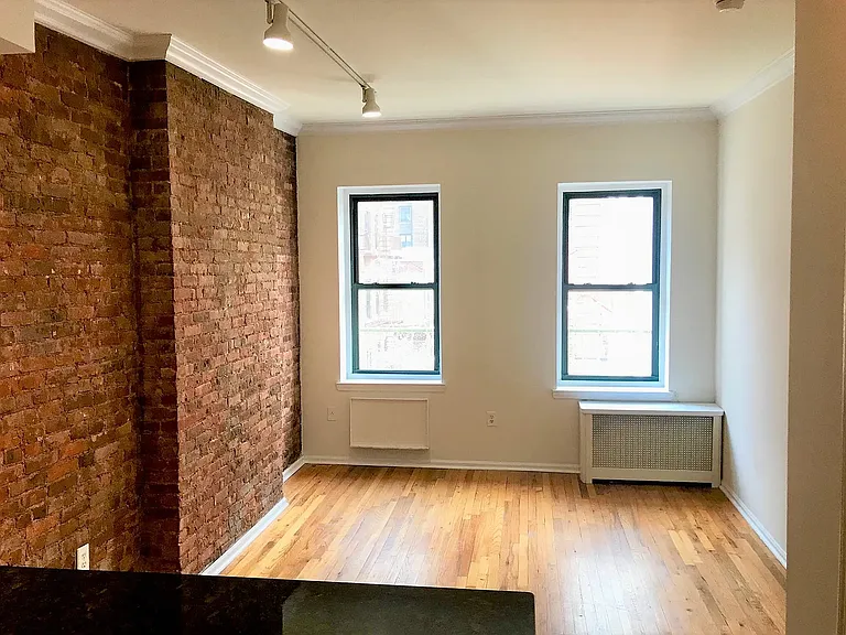 908 Amsterdam Ave #5C — Photo 1