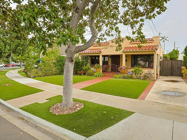 1027 Encino Row — Photo 57