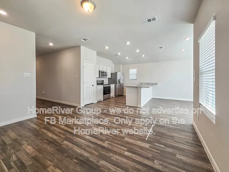 605 Jameson St — Photo 3