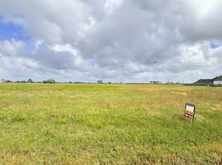 383 Brahman Trl, Angleton, TX 77515