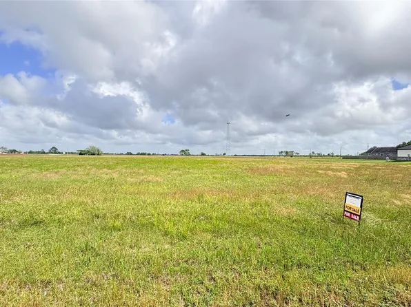 383 Brahman Trl, Angleton, TX 77515