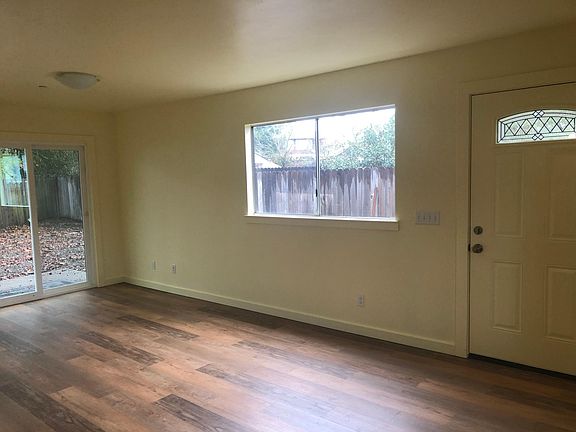 5th image of 1519 Spruce Way