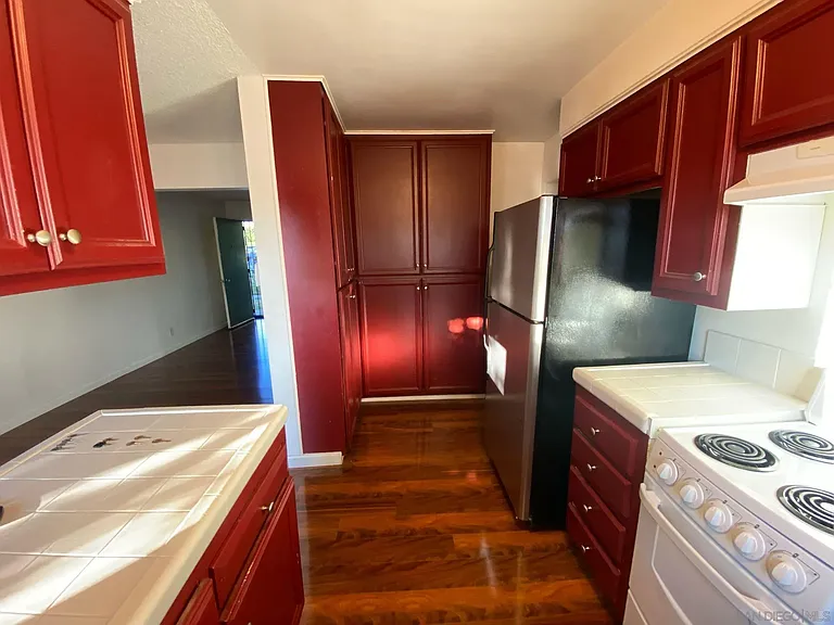 253 N Cedar St — Photo 9
