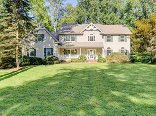 16 Ironia Rd, Mendham, NJ 07945
