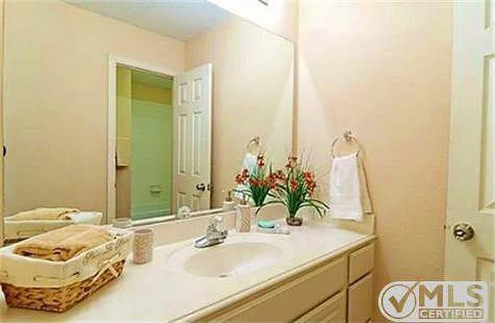 9904 Lakeridge Ct — Photo 11