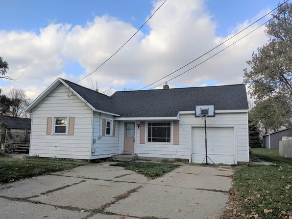 465 Booth St, Grand Ledge, MI 48837