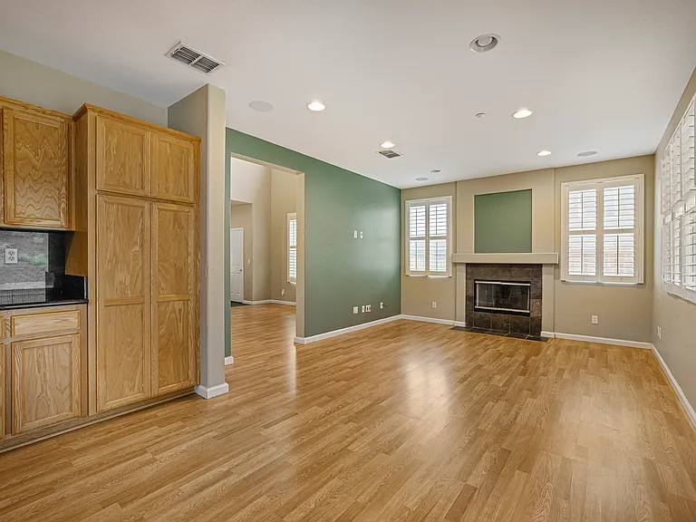 729 Copperfield Ct — Photo 9