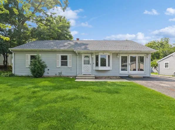 911 Hilltop Blvd, McHenry, IL 60050