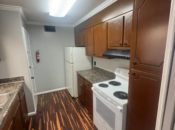 2932 Carriage Dr, Winston Salem, NC 27106