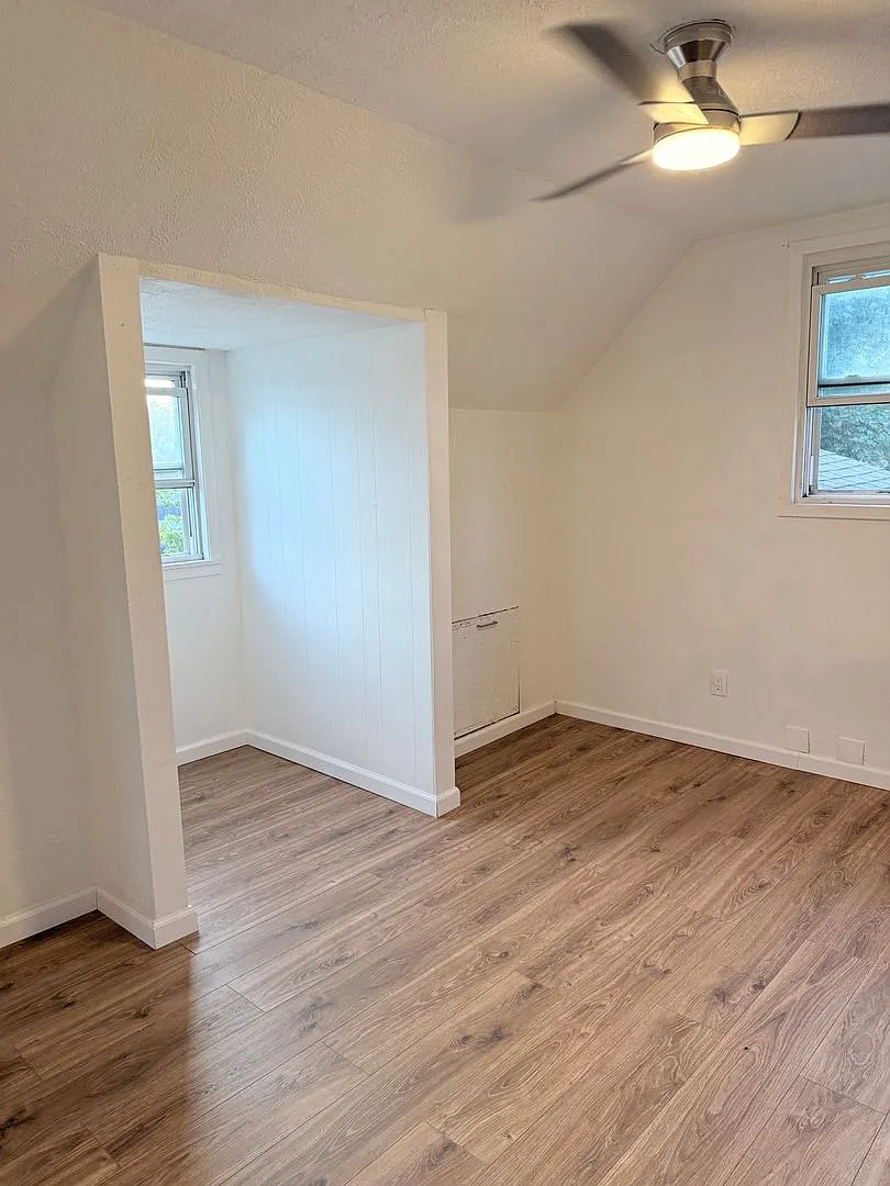 Spacious 1 BR in Farmingdale — Photo 4