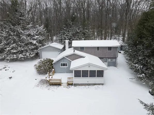 112 Channel Dr, Somerset, PA 15501