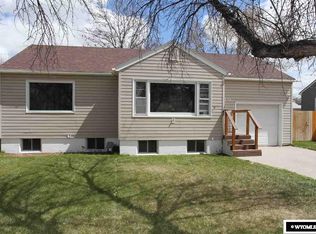609 S 6th St, Worland, WY 82401