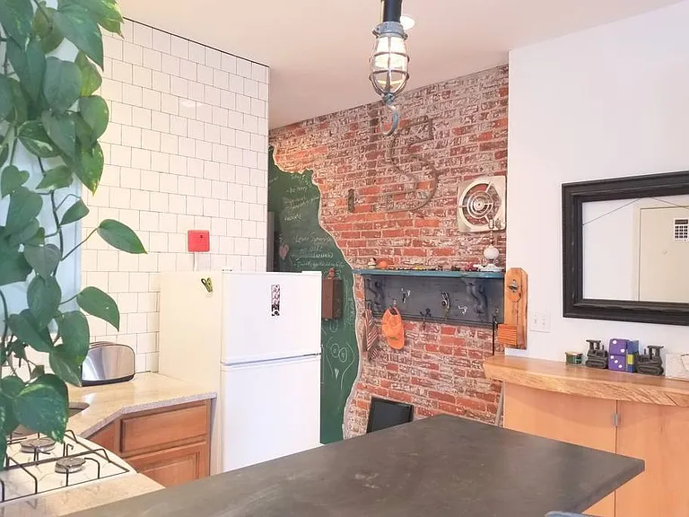 2576 Frankford Ave #2R — Photo 2