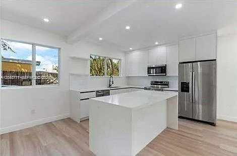 5701 SW 41st St — Photo 2