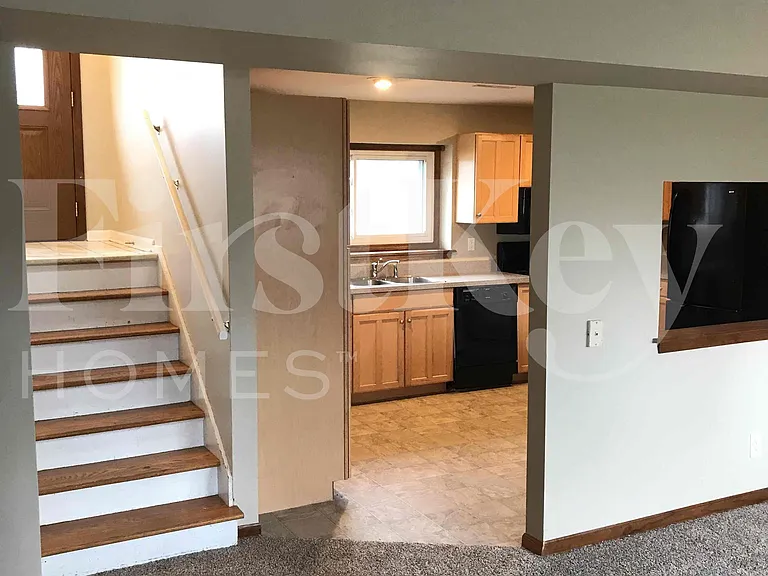 155 Berkshire Dr — Photo 10