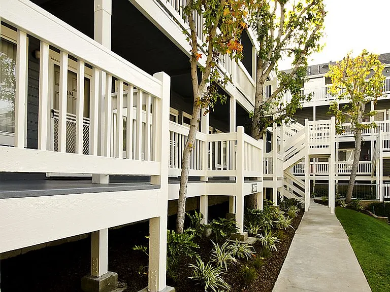 The Grand Terrace Apartments — Photo 19