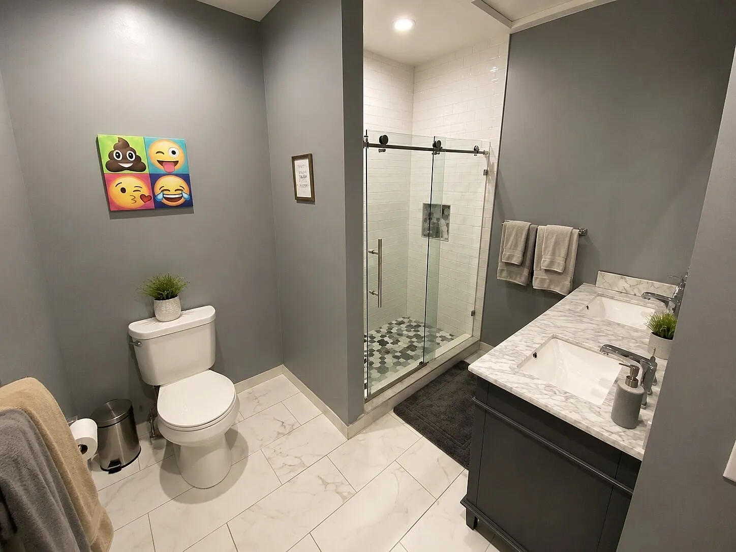 1210 W 37th Pl — Photo 4