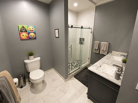 4th image of 1210 W 37th Pl Room C