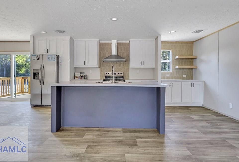 2nd image of 637 Gibson Cir