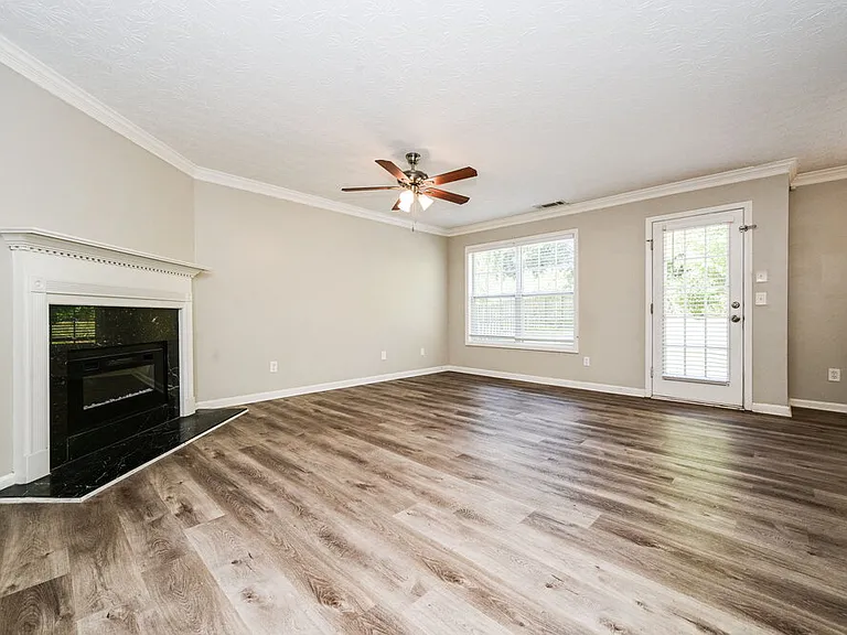 145 Trelawney Ln — Photo 4