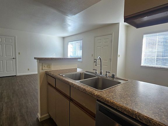 5th image of 239 Cheney St #B