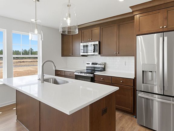 4th image of 41 Scammel Dr