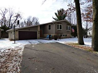 1831 Green Tree Dr, Plover, WI 54467