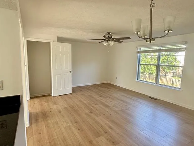1475 Mobley Ct — Photo 10