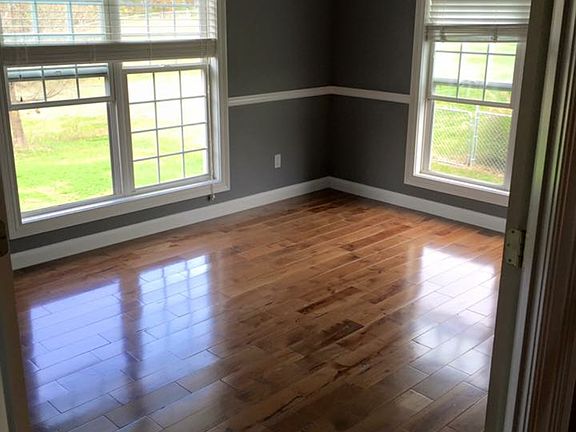3rd image of 220 Evergreen Ct