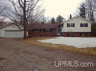 425 Foster Creek Rd, Marquette, MI 49855