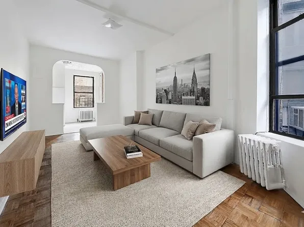 325 E 89th St #5, New York, NY 10128