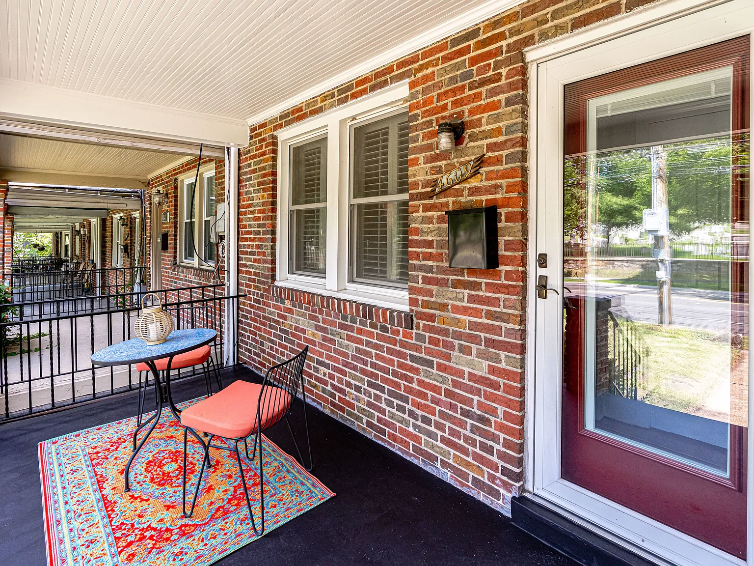 3 bed, 1.5 bath, 1300 sqft, $3,850 — Photo 2