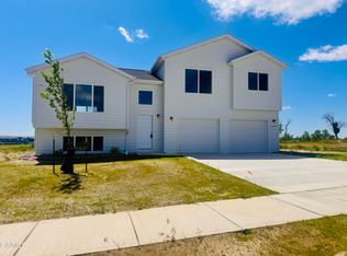 3201 10th Ave NE, Watford City, ND 58854