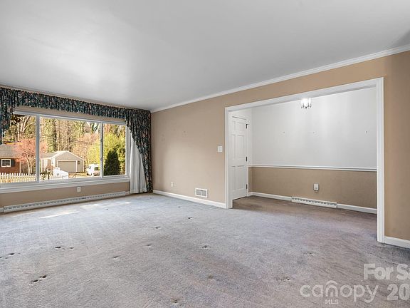 5th image of 142 Pearson Dr