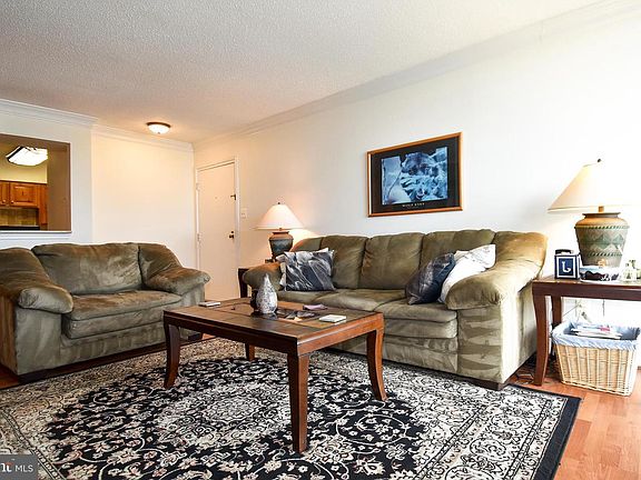 3rd image of 3113 Patrick Henry Dr APT 532
