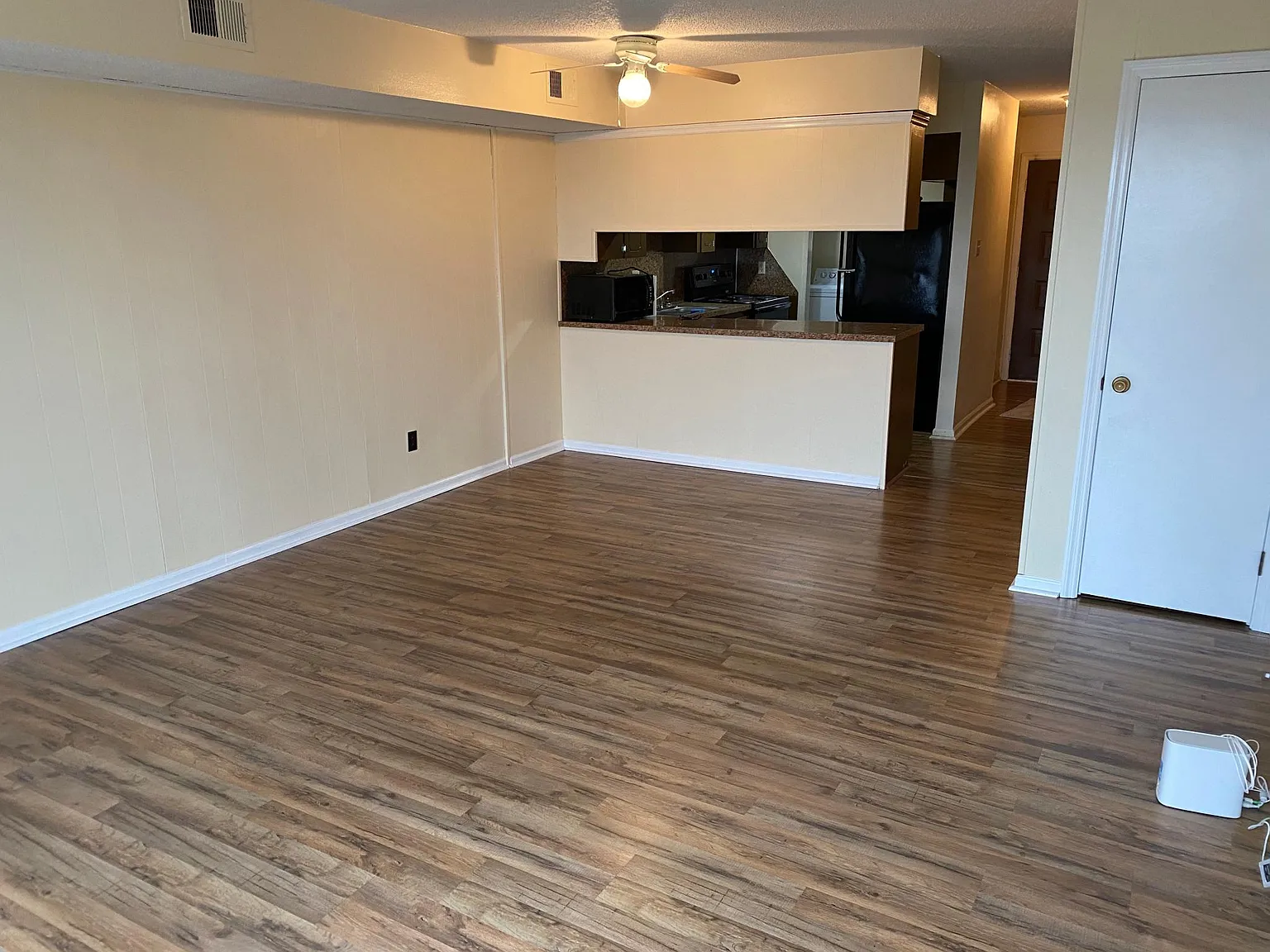 2 bed, 1.5 bath, 986 sqft, $910 — Photo 4
