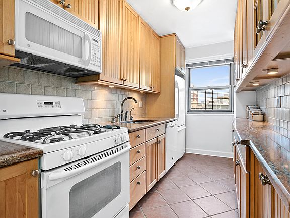 3rd image of 195 Adams St APT 14C