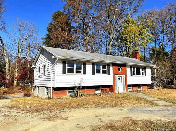 60 Florence Ave, Fishkill, NY 12524