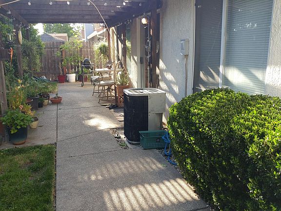 4th image of 1009 Killarney St